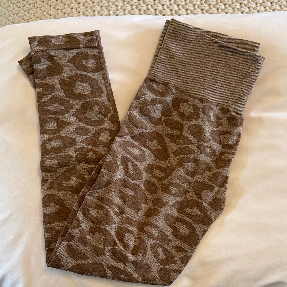NVGTN Brown Giraffe Leggings